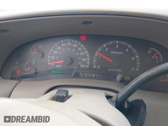 2000 Ford Expedition XLT with VIN 1FMRU1669YLA20475, listed as a IAAI auction lot 42090336 with 196,266 mi miles and . Bid and sale history available at DreamBid. Image 7.
