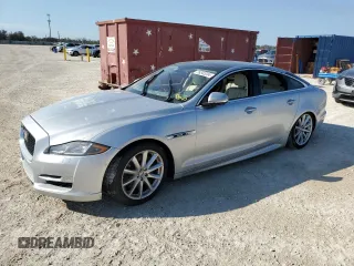 2016 Jaguar XJ R-Sport z VIN SAJWJ1CD3G8V99940, wystawiony jako Copart lot #76345234 z przebiegiem Nie podano mil oraz Szkoda całkowita • Salvage title. Historia ofert i sprzedaży dostępna na DreamBid. Obrazek 1.