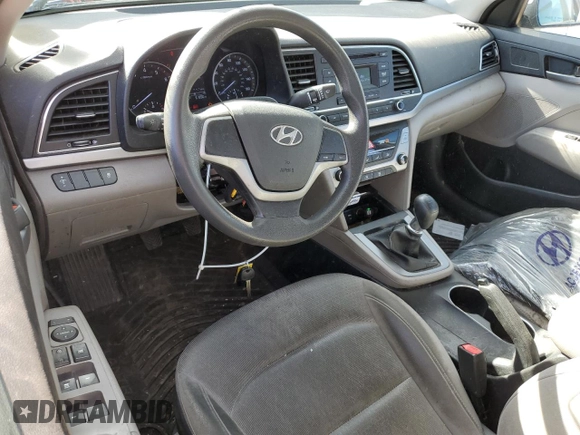 2018 Hyundai Elantra SE z VIN KMHD74LF5JU668225, wystawiony jako Copart lot #57252815 z przebiegiem 61 890 mil mil oraz Tytuł czysty. Historia ofert i sprzedaży dostępna na DreamBid. Obrazek 8.