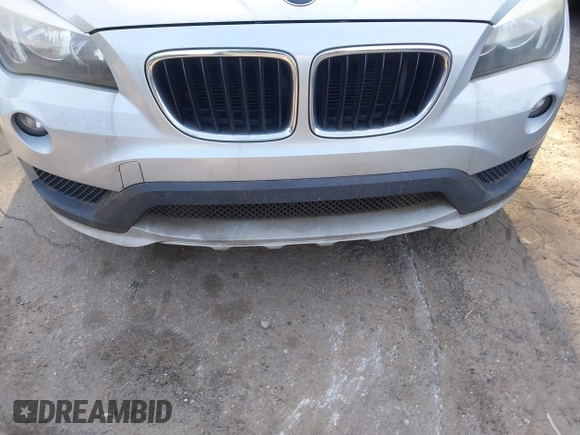 2015 BMW X1 sDrive28i z VIN WBAVM1C58FV318836, wystawiony jako IAAI lot #42185975 z przebiegiem 203 744 mil mil oraz . Historia ofert i sprzedaży dostępna na DreamBid. Obrazek 6.