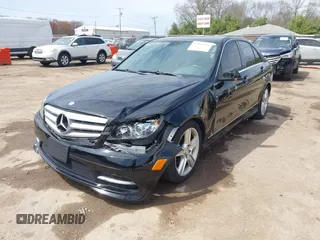 2011 Mercedes-Benz C 300 Sport z VIN WDDGF8BB0BR187349, wystawiony jako IAAI lot #42099019 z przebiegiem 152 338 mil mil oraz . Historia ofert i sprzedaży dostępna na DreamBid. Obrazek 6.