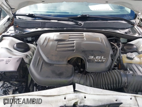 2019 Chrysler 300 Limited with VIN 2C3CCAKGXKH577948, listed as a IAAI auction lot 40908813 with 117,602 mi miles. Bid and sale history available at carsss.com. Image 10.