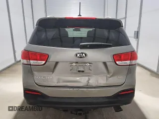 2017 Kia Sorento LX z VIN 5XYPGDA36HG284069, wystawiony jako Copart lot #56899345 z przebiegiem 106 724 mil mil oraz Czysty tytuł • Clean title. Historia ofert i sprzedaży dostępna na DreamBid. Obrazek 6.