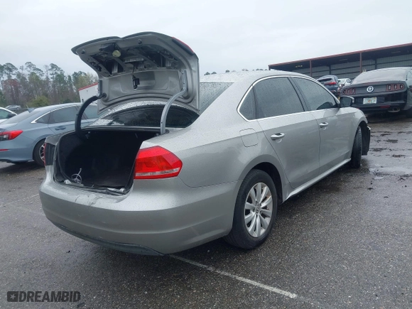 2012 Volkswagen Passat SE w/Sunroof with VIN 1VWBH7A36CC077412, listed as a IAAI auction lot 41651796 with 113,259 mi miles. Bid and sale history available at carsss.com. Image 4.