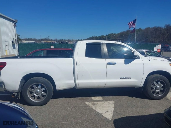 2011 Toyota Tundra 4WD Truck with VIN 5TFUM5F15BX023822, listed as a IAAI auction lot 41910977 with NaN miles. Bid and sale history available at carsss.com. Image 13.