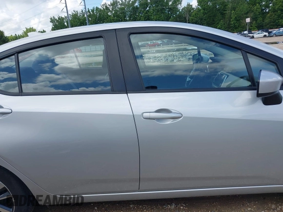 2022 Nissan Versa SV z VIN 3N1CN8EV4NL837204, wystawiony jako IAAI lot #42202174 z przebiegiem 14 603 mil mil oraz . Historia ofert i sprzedaży dostępna na DreamBid. Obrazek 13.