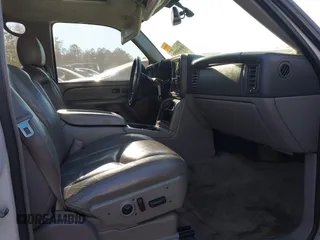 2005 GMC Yukon SLT z VIN 1GKEC13T85R204447, wystawiony jako IAAI lot #41660892 z przebiegiem 260 209 mil mil oraz . Historia ofert i sprzedaży dostępna na DreamBid. Obrazek 5.