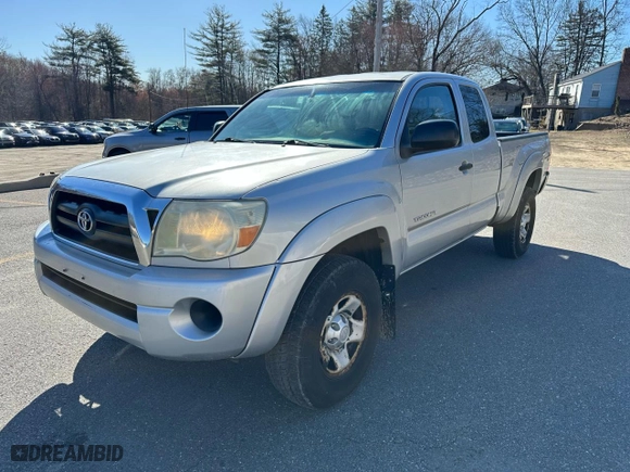 2008 Toyota Tacoma with VIN 5TEUX42NX8Z549228, listed as a Copart auction lot 52758635 with 227,775 mi miles and Clean Title. Bid and sale history available at carsss.com. Image 1.