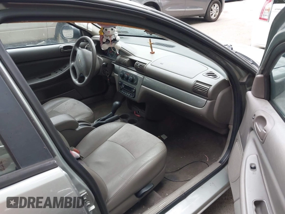 2004 Chrysler Sebring LXi z VIN 1C3EL56R94N401964, wystawiony jako IAAI lot #42315832 z przebiegiem 89 243 mil mil oraz . Historia ofert i sprzedaży dostępna na DreamBid. Obrazek 5.