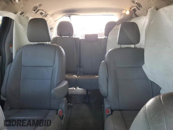 2015 Toyota Sienna Limited z VIN 5TDDK3DC4FS106412, wystawiony jako Copart lot #55531975 z przebiegiem 179 363 mil mil oraz Szkoda całkowita • Salvage title. Historia ofert i sprzedaży dostępna na DreamBid. Obrazek 10.