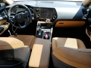 2024 Lexus NX 350h Premium z VIN JTJGKCEZ2R5015419, wystawiony jako Copart lot #55044605 z przebiegiem 21 264 mil mil oraz Szkoda całkowita • Salvage title. Historia ofert i sprzedaży dostępna na DreamBid. Obrazek 8.