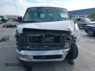 2013 Ford Econoline Passenger XL z VIN 1FBSS3BL4DDA83236, wystawiony jako IAAI lot #41477441 z przebiegiem 164 210 mil mil oraz . Historia ofert i sprzedaży dostępna na DreamBid. Obrazek 13.