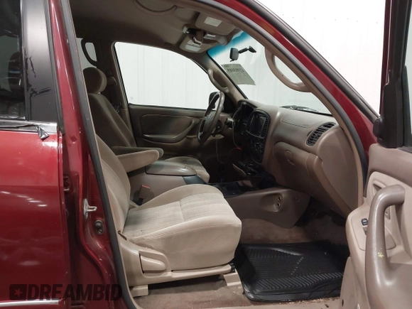 2004 Toyota Tundra SR5 with VIN 5TBET34114S461995, listed as a IAAI auction lot 41993105 with 260,748 mi miles and . Bid and sale history available at carsss.com. Image 5.