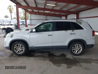 2015 Kia Sorento LX with VIN 5XYKTCA6XFG560437, listed as a IAAI auction lot 42009024 with 191,811 mi miles. Bid and sale history available at carsss.com. Image 14.