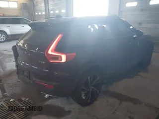 2019 Volvo XC40 Momentum with VIN YV4162XZ6K2015495, listed as a IAAI auction lot 41249446 with 44,597 mi miles and . Bid and sale history available at carsss.com. Image 4.