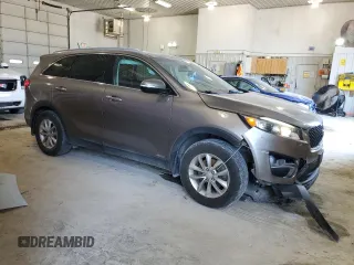 2017 Kia Sorento LX z VIN 5XYPGDA33HG293392, wystawiony jako Copart lot #62642604 z przebiegiem 73 242 mil mil oraz Szkoda całkowita • Salvage title. Historia ofert i sprzedaży dostępna na DreamBid. Obrazek 4.
