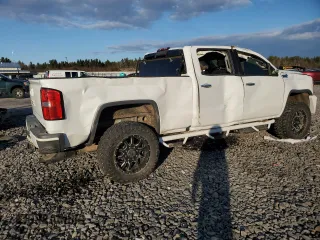 2019 GMC Sierra 2500HD Denali with VIN 1GT12SEY2KF132248, listed as a Copart auction lot 84638294 with 89,115 mi miles and Salvage Title. Bid and sale history available at carsss.com. Image 3.