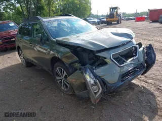 2018 Subaru Outback Limited with VIN 4S4BSAKC5J3264861, listed as a IAAI auction lot 39646089 with 135,187 mi miles. Bid and sale history available at carsss.com. Image 1.