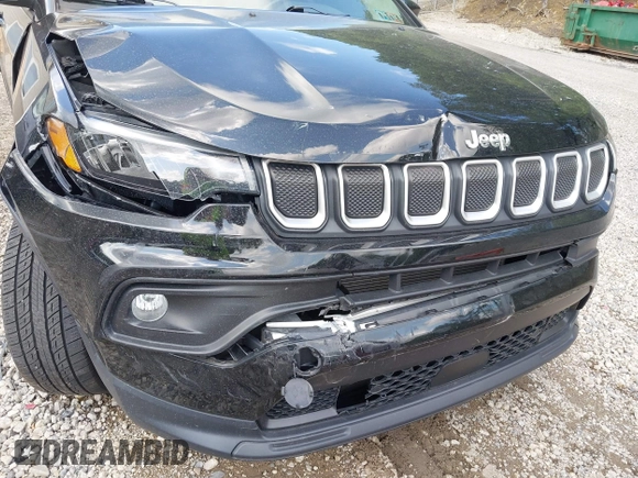 2022 Jeep Compass Latitude Lux with VIN 3C4NJDFBXNT141932, listed as a IAAI auction lot 42527878 with 29,855 mi miles and . Bid and sale history available at DreamBid. Image 21.