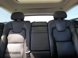 2017 Volvo V90 z VIN YV4A22NL7H1004532, wystawiony jako Copart lot #57873094 z przebiegiem 66 942 mil mil oraz Szkody całkowita. Historia ofert i sprzedaży dostępna na DreamBid. Obrazek 10.