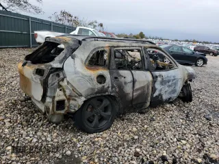 2016 Jeep Cherokee Altitude with VIN 1C4PJLCB1GW165685, listed as a Copart auction lot 86119524 with 0 mi miles and Non Repairable. Bid and sale history available at carsss.com. Image 3.