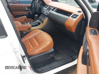 2011 Land Rover Range Rover Sport HSE Lux z VIN SALSK2D42BA714472, wystawiony jako IAAI lot #41451473 z przebiegiem 163 793 mil mil oraz . Historia ofert i sprzedaży dostępna na DreamBid. Obrazek 5.