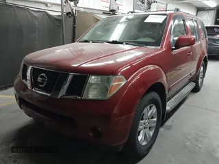 2005 Nissan Pathfinder SE z VIN 5N1AR18W35C725943, wystawiony jako IAAI lot #42119299 z przebiegiem 189 059 mil mil oraz . Historia ofert i sprzedaży dostępna na DreamBid. Obrazek 2.