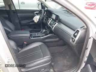 2022 Kia Sorento SX z VIN 5XYRK4LF7NG127080, wystawiony jako IAAI lot #42092519 z przebiegiem 108 300 mil mil oraz . Historia ofert i sprzedaży dostępna na DreamBid. Obrazek 5.