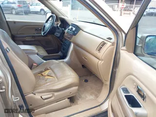 2005 Honda Pilot EX-L with VIN 5FNYF18515B010116, listed as a IAAI auction lot 41762150 with 217,954 mi miles. Bid and sale history available at carsss.com. Image 5.
