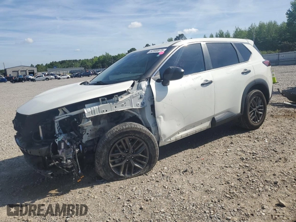 2022 Nissan Rogue S z VIN 5N1BT3AA1NC703987, wystawiony jako Copart lot #52590875 z przebiegiem 89 041 mil mil oraz Szkoda całkowita • Salvage title. Historia ofert i sprzedaży dostępna na DreamBid. Obrazek 1.