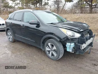 2017 Kia Niro LX with VIN KNDCB3LC7H5057132, listed as a IAAI auction lot 41654961 with 141,552 mi miles. Bid and sale history available at carsss.com. Image 1.