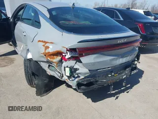 2024 Kia K5 GT-Line z VIN 5XXG64J22RG235225, wystawiony jako IAAI lot #41757058 z przebiegiem 13 071 mil mil oraz . Historia ofert i sprzedaży dostępna na DreamBid. Obrazek 6.
