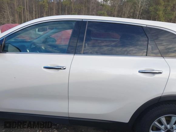 2020 Kia Sorento LX V6 with VIN 5XYPGDA59LG620680, listed as a IAAI auction lot 41452415 with 107,752 mi miles. Bid and sale history available at carsss.com. Image 15.