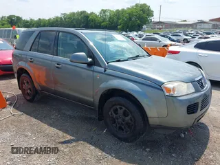 2006 Saturn VUE z VIN 5GZCZ53436S859271, wystawiony jako IAAI lot #42469830 z przebiegiem 195 367 mil mil oraz . Historia ofert i sprzedaży dostępna na DreamBid. Obrazek 1.