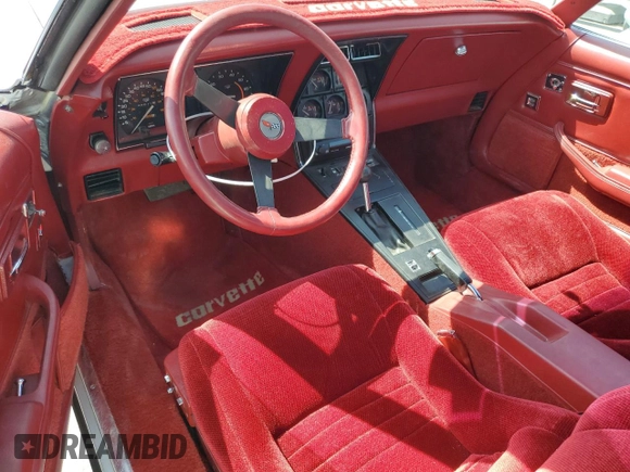 1982 Chevrolet Corvette z VIN 1G1AY878XC5102140, wystawiony jako Copart lot #59845855 z przebiegiem 80 611 mil mil oraz Czysty tytuł • Clean title. Historia ofert i sprzedaży dostępna na DreamBid. Obrazek 8.