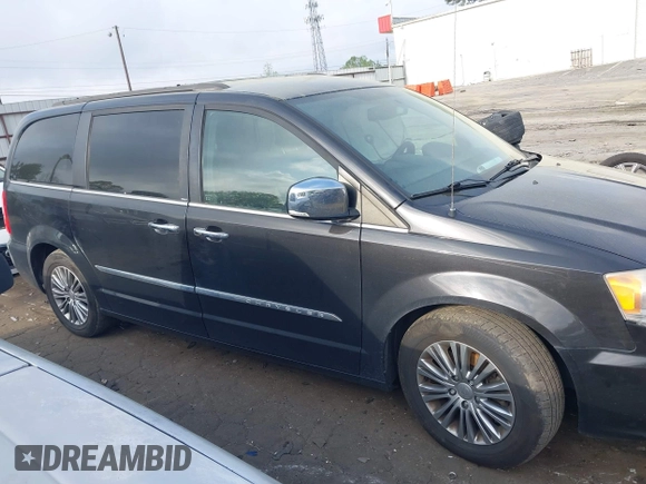 2014 Chrysler Town & Country Touring-L with VIN 2C4RC1CG5ER347141, listed as a IAAI auction lot 41948572 with 133,495 mi miles. Bid and sale history available at carsss.com. Image 13.