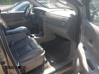 2006 Dodge Durango SLT with VIN 1D4HD48N66F190250, listed as a IAAI auction lot 42143663 with 293,944 mi miles. Bid and sale history available at carsss.com. Image 5.