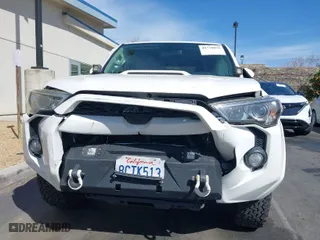 2018 Toyota 4Runner SR5 with VIN JTEBU5JR8J5543622, listed as a IAAI auction lot 41770031 with 101,272 mi miles. Bid and sale history available at carsss.com. Image 6.