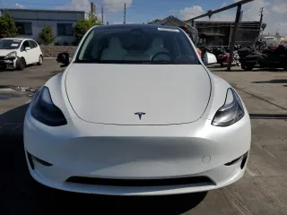 2024 Tesla Model Y Long Range with VIN 7SAYGDEE2RF090540, listed as a Copart auction lot 56684505 with 18,261 mi miles and Salvage title. Bid and sale history available at DreamBid. Image 5.