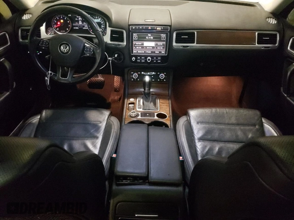 2016 Volkswagen Touareg Sport with VIN WVGEF9BP5GD012758, listed as a Copart auction lot 85434084 with 111,746 mi miles and Salvage Title. Bid and sale history available at DreamBid. Image 8.