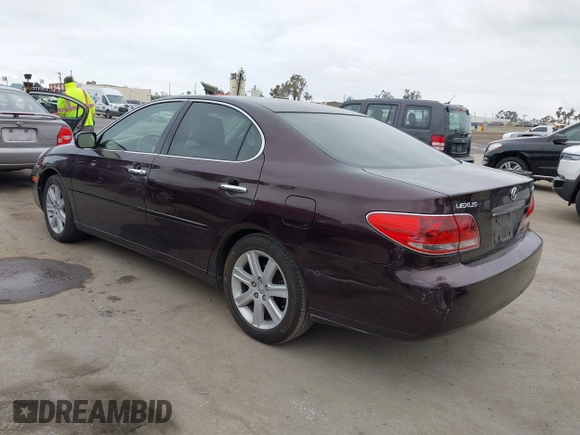 2005 Lexus ES 330 with VIN JTHBA30G955061537, listed as a IAAI auction lot 42024501 with 131,132 mi miles. Bid and sale history available at carsss.com. Image 3.