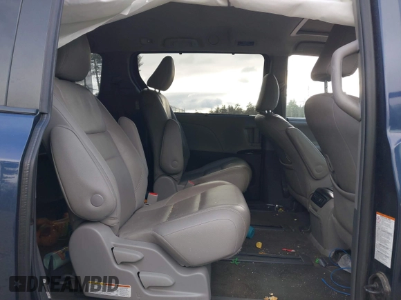 2018 Toyota Sienna XLE with VIN 5TDDZ3DC0JS204454, listed as a IAAI auction lot 41256608 with 153,543 mi miles. Bid and sale history available at carsss.com. Image 8.