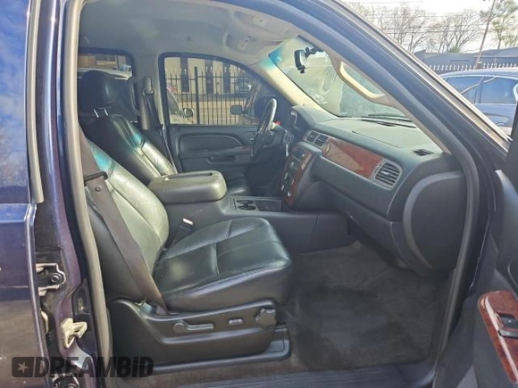 2010 Chevrolet Avalanche LT with VIN 3GNNCFE09AG124832, listed as a Copart auction lot 86728894 with 136,595 mi miles and Clean Title. Bid and sale history available at carsss.com. Image 5.