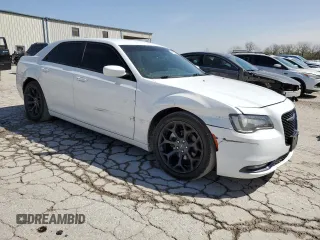 2019 Chrysler 300 S z VIN 2C3CCABG5KH539446, wystawiony jako Copart lot #51157275 z przebiegiem 164 346 mil mil oraz Szkoda całkowita • Salvage title. Historia ofert i sprzedaży dostępna na DreamBid. Obrazek 4.