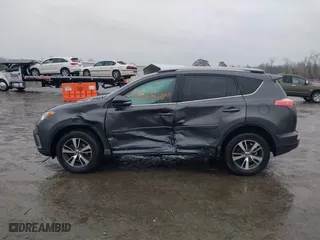 2018 Toyota RAV4 XLE with VIN 2T3RFREV5JW798328, listed as a IAAI auction lot 41868104 with 61,076 mi miles. Bid and sale history available at carsss.com. Image 14.