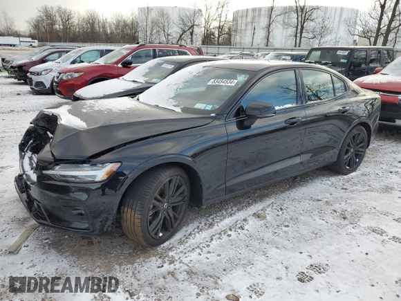 2024 Volvo S60 Plus Black Edition z VIN 7JRL12TH6RG305757, wystawiony jako Copart lot #83454534 z przebiegiem 5036 mil mil oraz Szkody całkowita. Historia ofert i sprzedaży dostępna na DreamBid. Obrazek 1.
