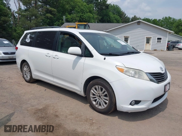 2011 Toyota Sienna XLE AAS z VIN 5TDYK3DC9BS039639, wystawiony jako IAAI lot #42440354 z przebiegiem 291 565 mil mil oraz . Historia ofert i sprzedaży dostępna na DreamBid. Obrazek 1.