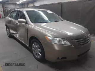 2007 Toyota Camry LE z VIN 4T1BK46K27U006559, wystawiony jako IAAI lot #42250629 z przebiegiem 175 389 mil mil oraz . Historia ofert i sprzedaży dostępna na DreamBid. Obrazek 1.