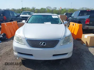 2008 Lexus LS 460 z VIN JTHBL46F285070311, wystawiony jako IAAI lot #42035847 z przebiegiem 220 321 mil mil oraz . Historia ofert i sprzedaży dostępna na DreamBid. Obrazek 12.