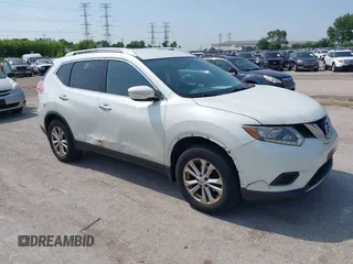 2015 Nissan Rogue SV z VIN KNMAT2MV8FP565299, wystawiony jako IAAI lot #42472877 z przebiegiem 286 980 mil mil oraz . Historia ofert i sprzedaży dostępna na DreamBid. Obrazek 1.
